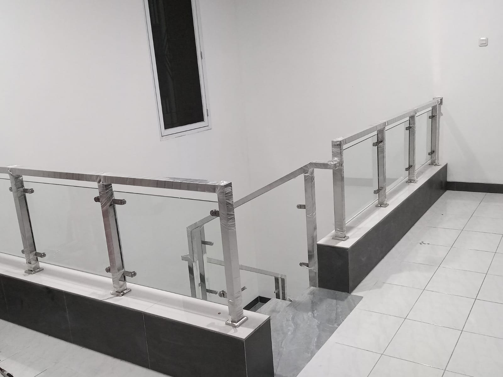Railing Balkon Stainless Kaca